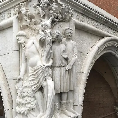 Апартаменты Moonlight Attic