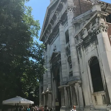 Moonlight Attic Appartement