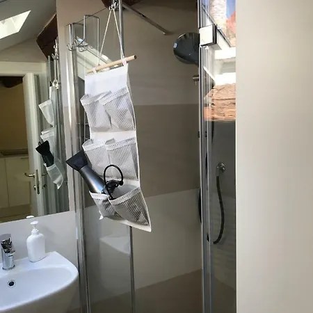 Moonlight Attic 아파트