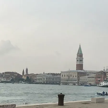 Moonlight Attic * 베니스